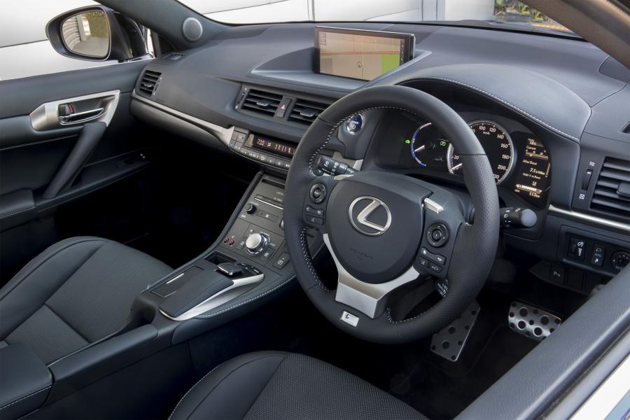 Интерьер Lexus CT200h F-Sport 2017 года  (AU) (фото 6 из 9)